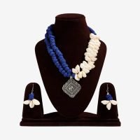 SaleManch Necklaces Collection featuring stylish traditional, modern, festive and designer necklaces for women in gold, silver and fashionable designs